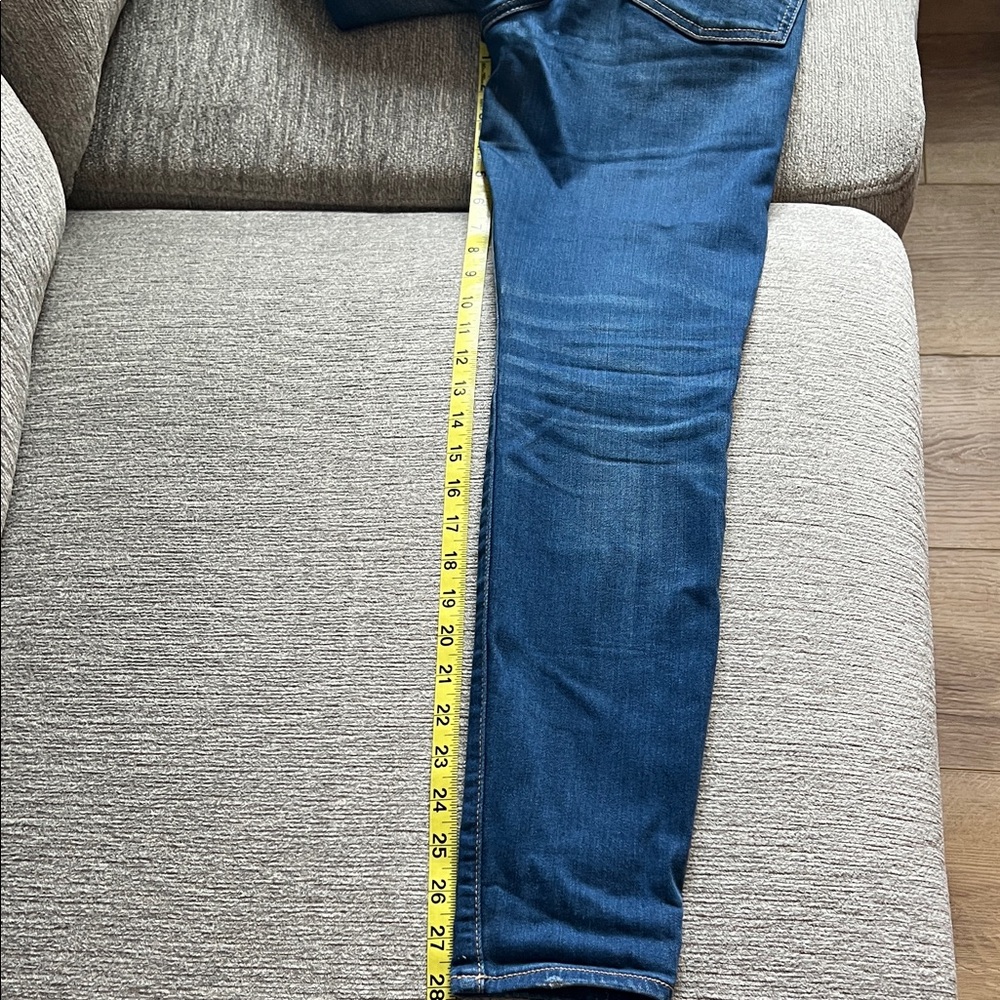 American Eagle Outfitters Classic Blue Jeans - Picture 6 of 6